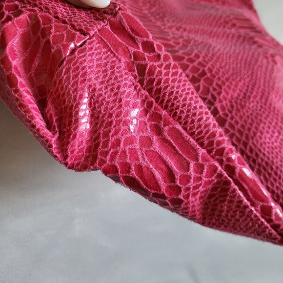 Hello Kitty 2011 Pink Faux Snakeskin Tote Sanrio 13 x 13 - Picture 6 of 9